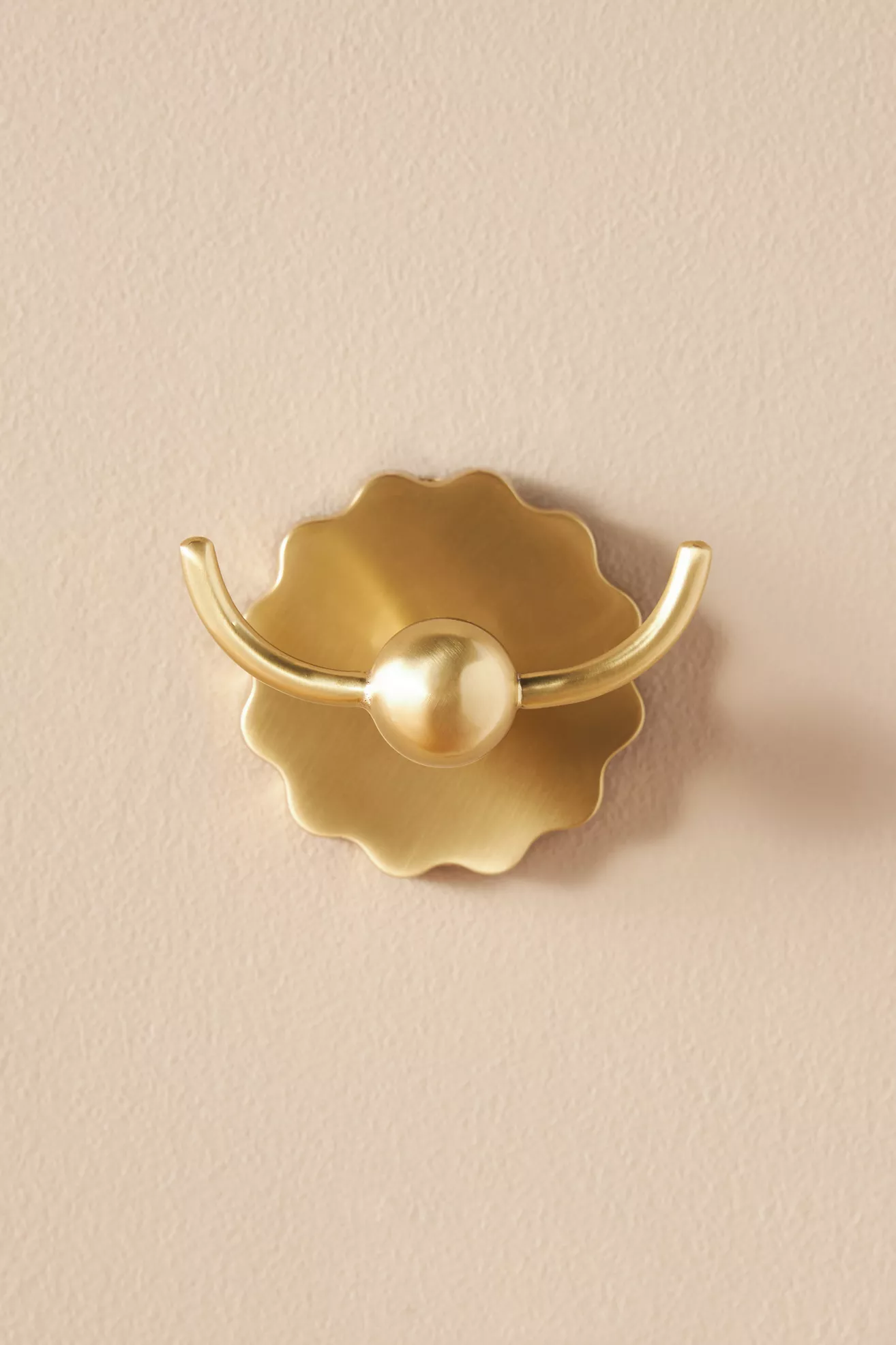 Wiggle Scalloped Brass Bath Hook - thumbnail 4