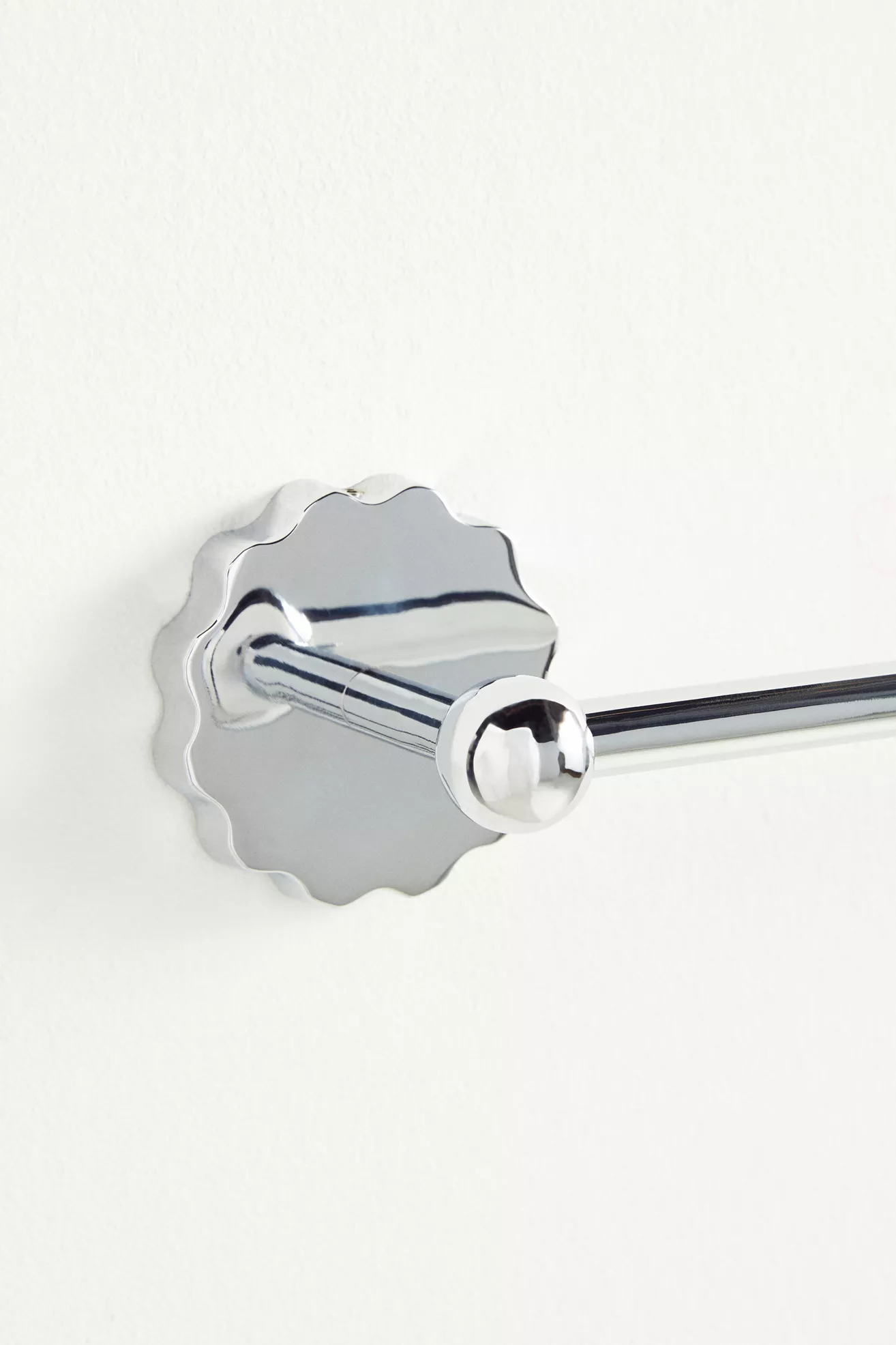 Wiggle Scalloped Towel Bar - thumbnail 2