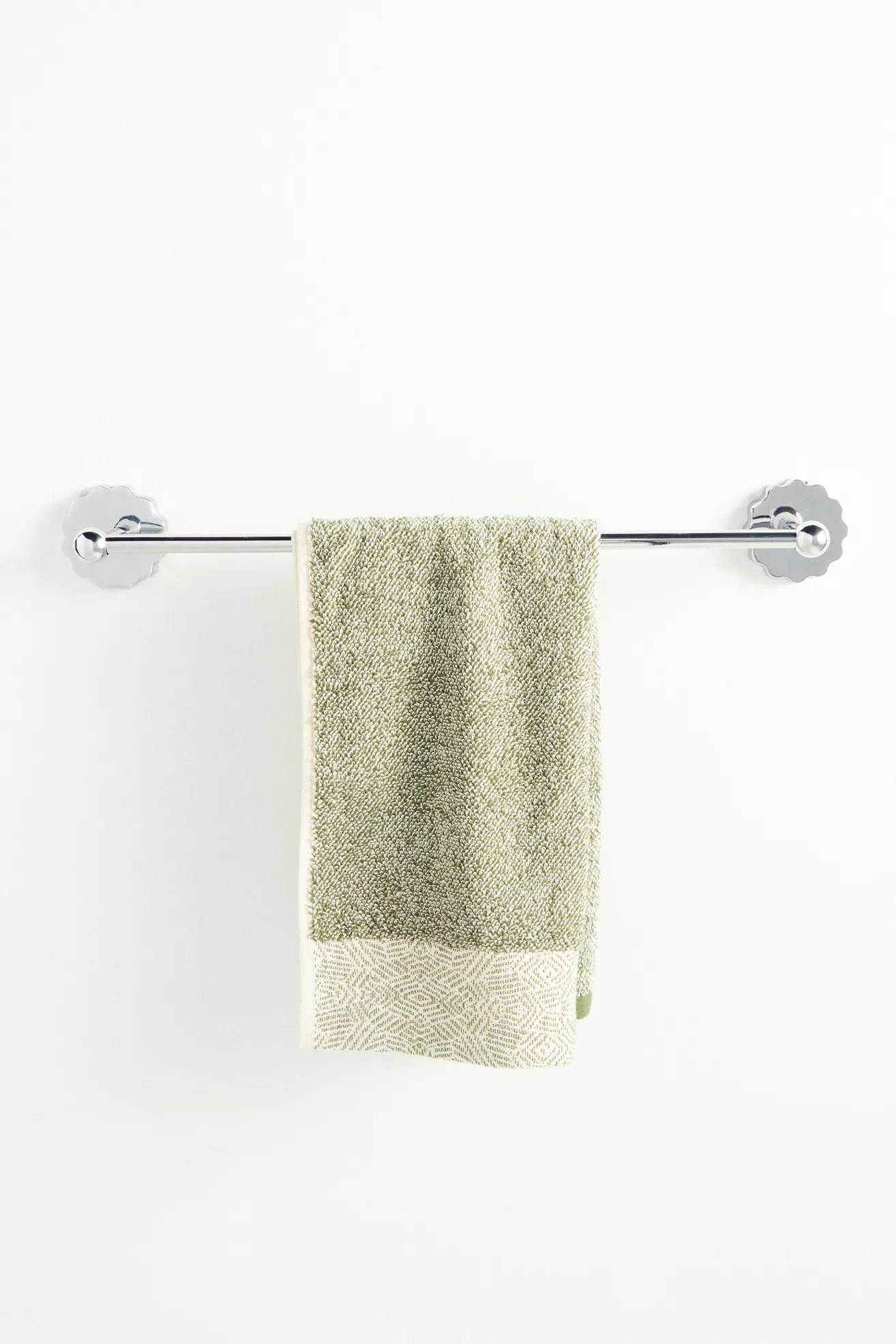 Wiggle Scalloped Towel Bar