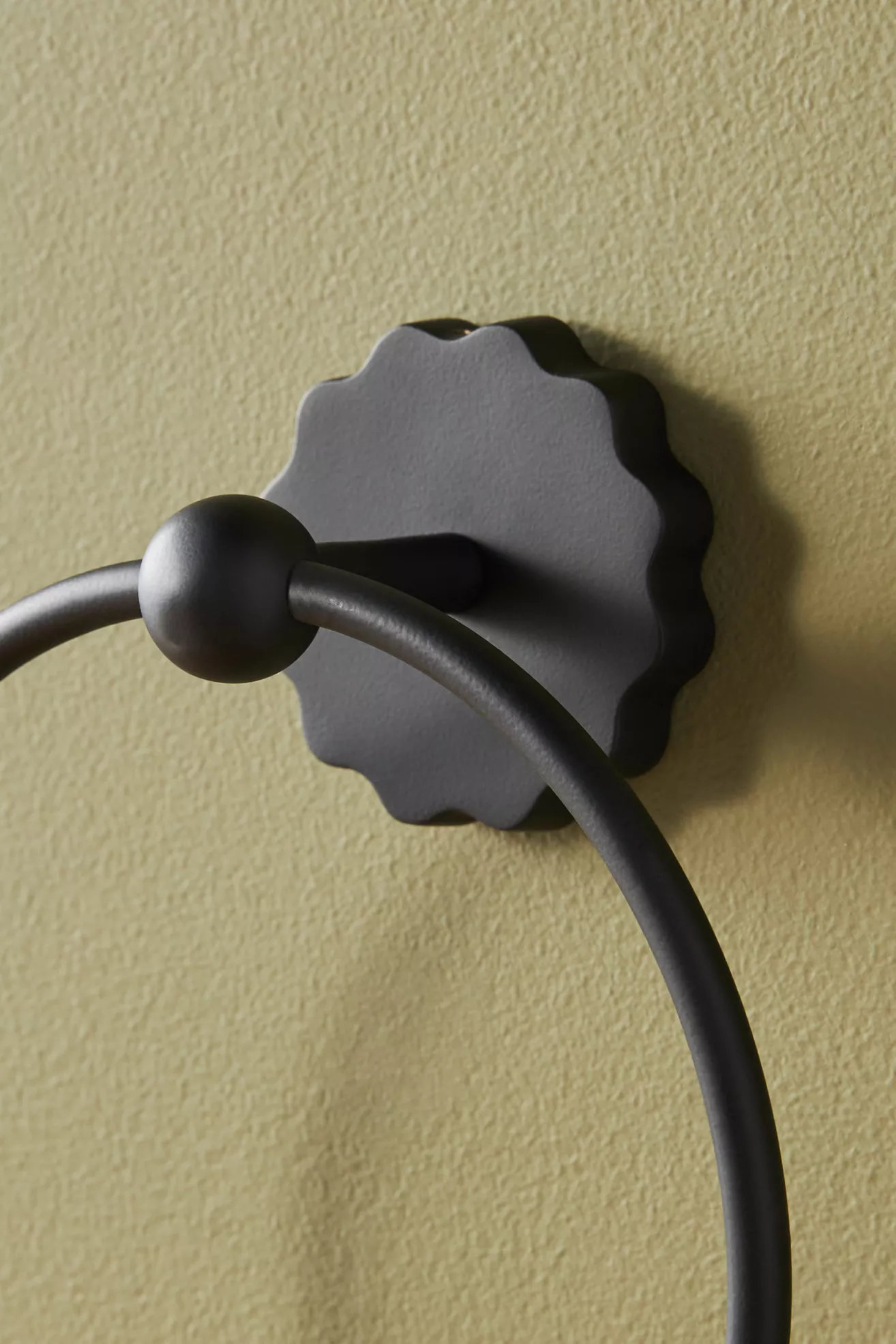 Wiggle Scalloped Towel Ring - thumbnail 9