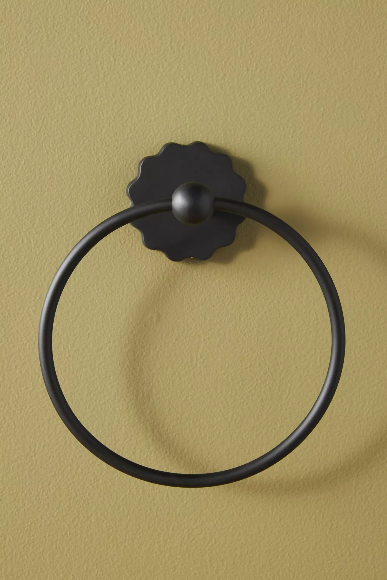 Wiggle Scalloped Towel Ring - thumbnail 8