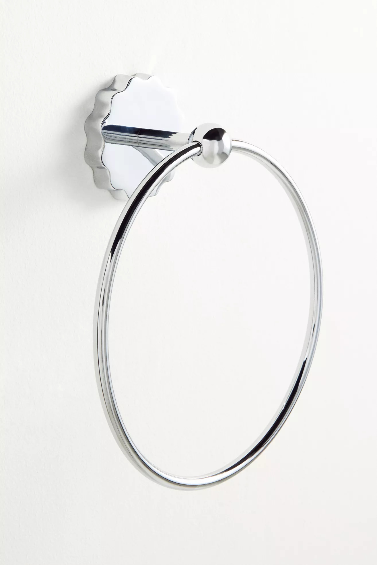 Wiggle Scalloped Towel Ring - thumbnail 3