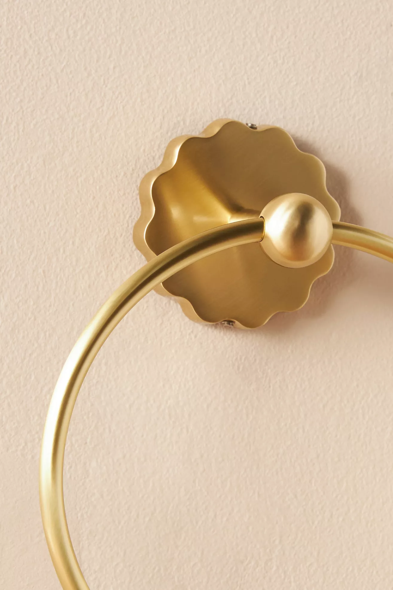 Wiggle Scalloped Towel Ring - thumbnail 6