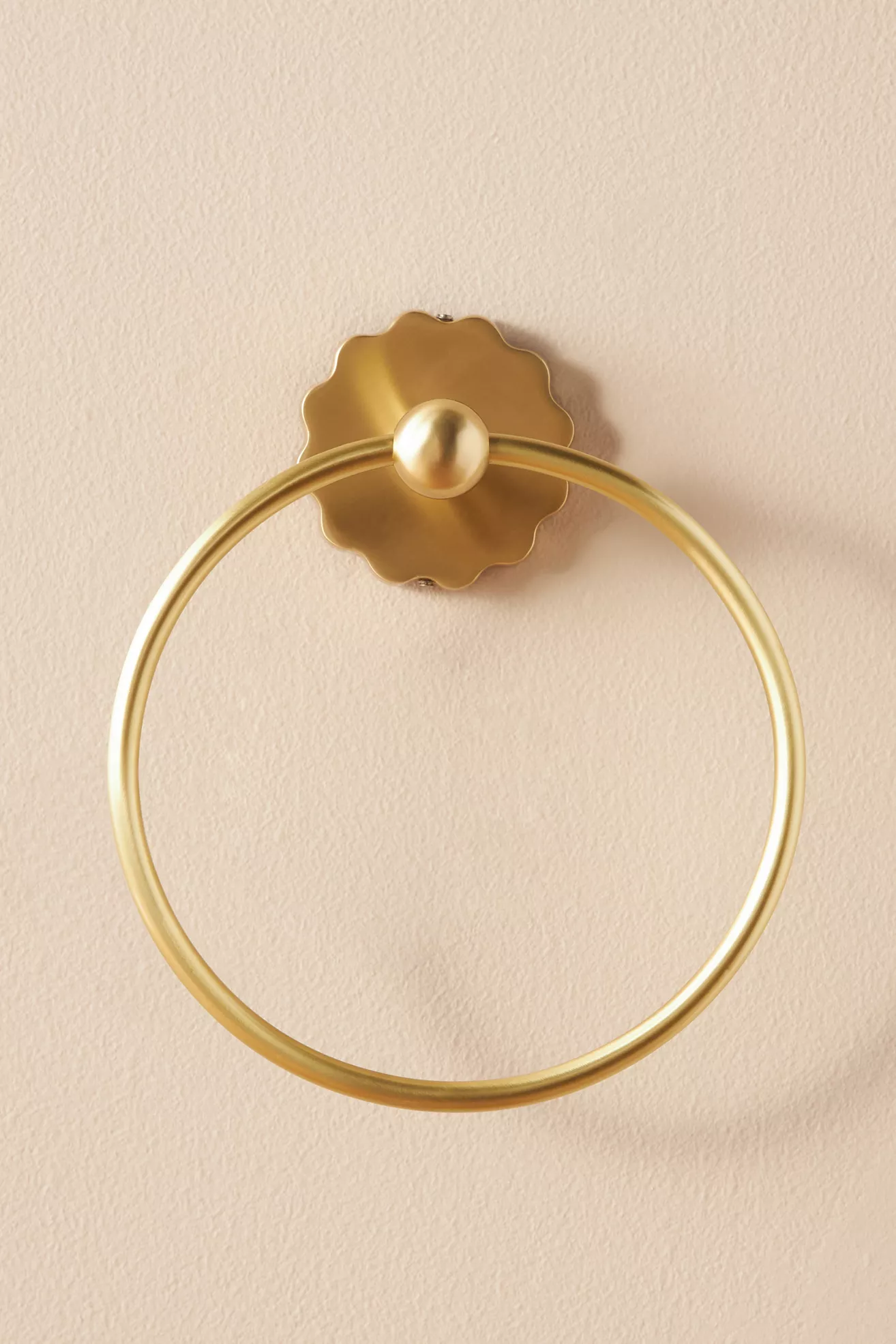 Wiggle Scalloped Towel Ring - thumbnail 5