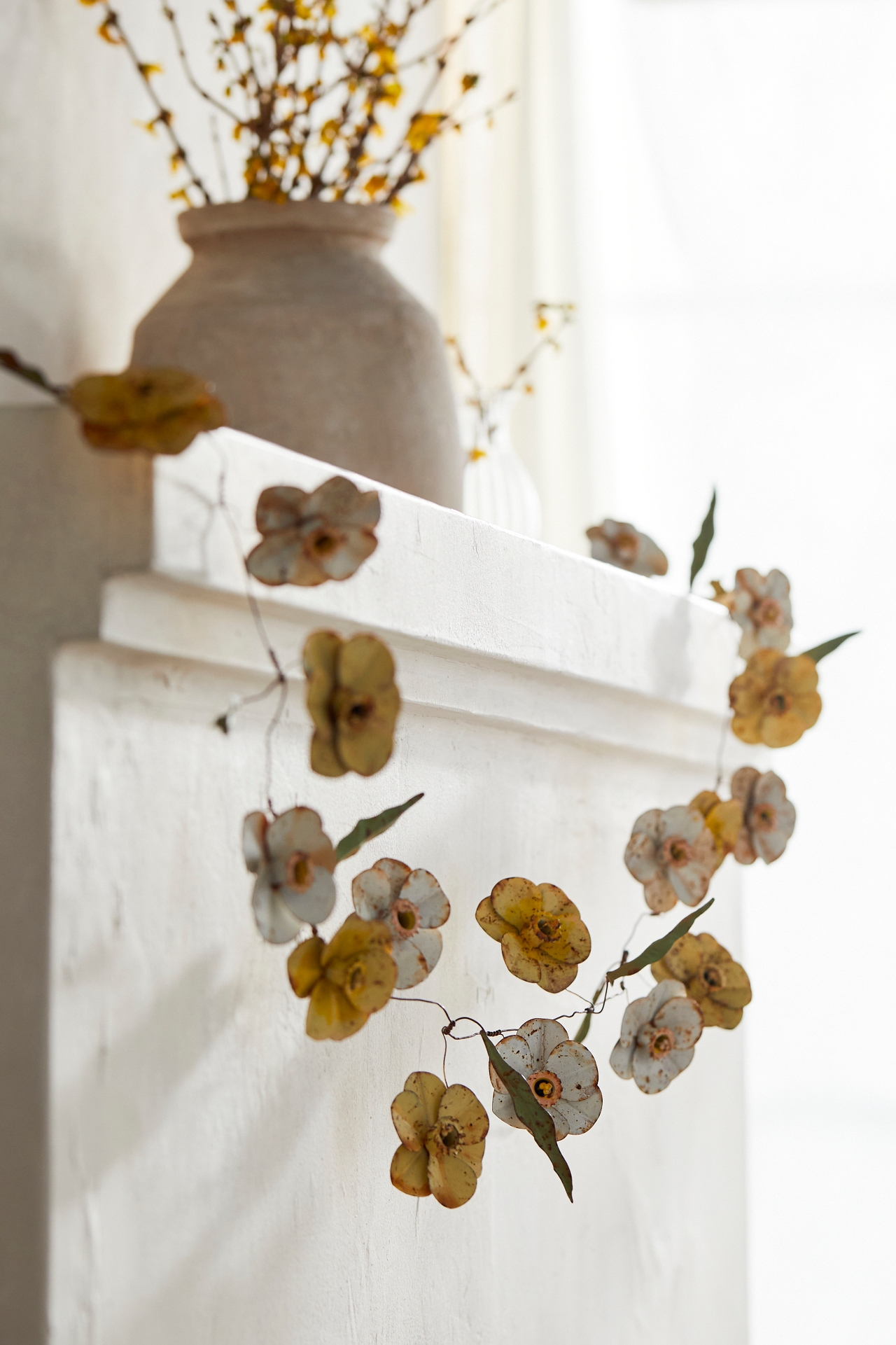 Daffodil Iron Garland