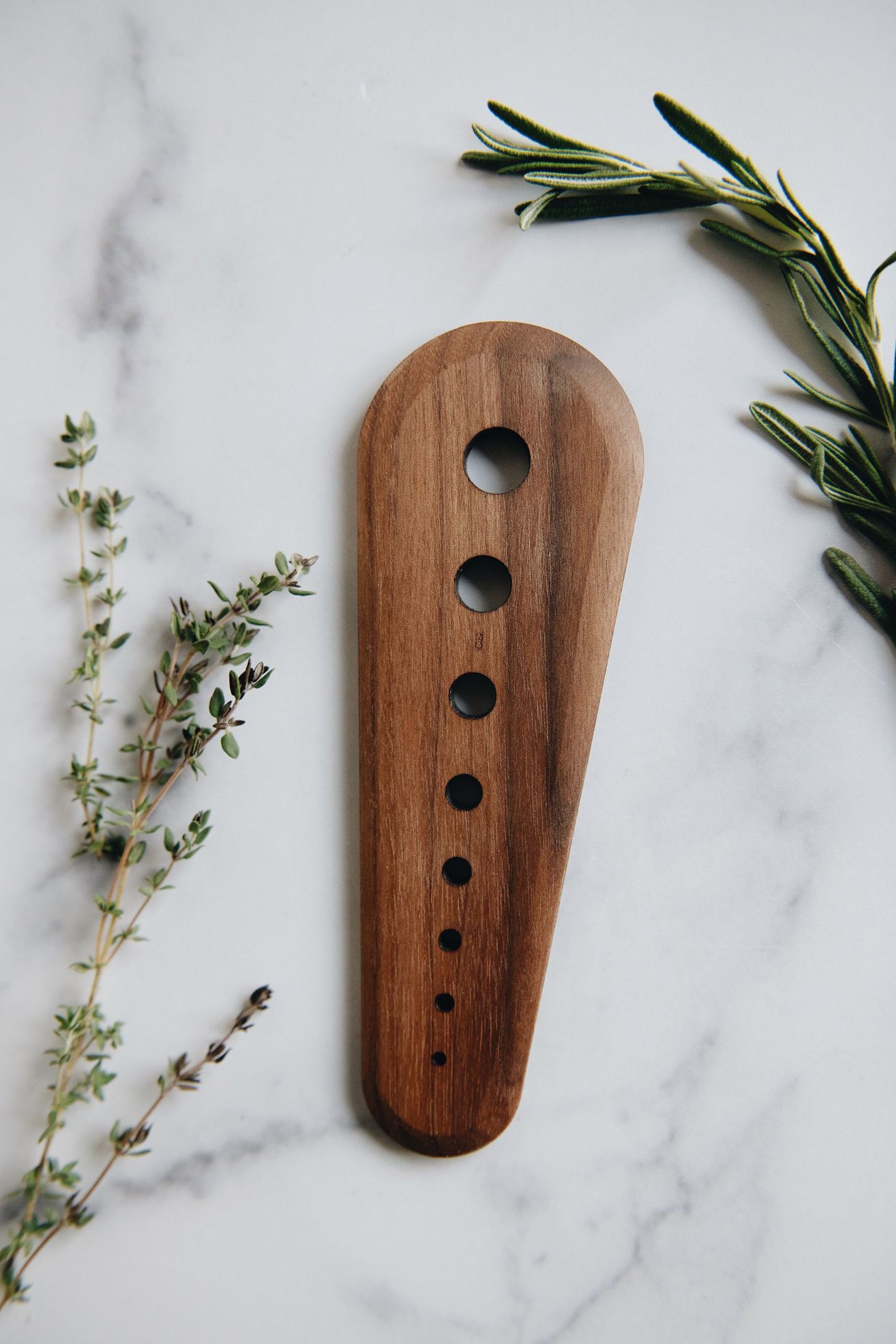 Roan Iris Wooden Herb Stripper - Brown, One Size