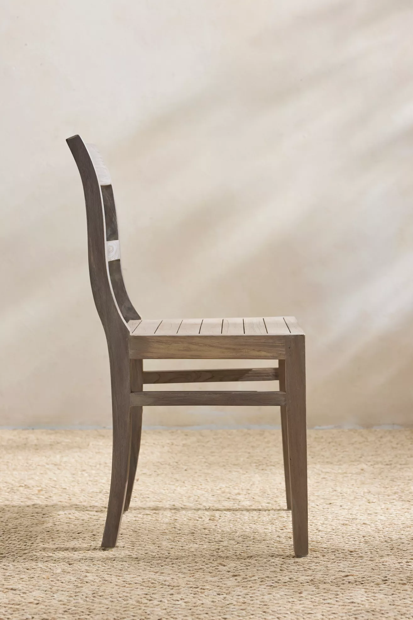 Side profile of Noni chair