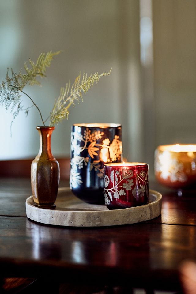 ナタリーレテ　アンソロポロジー　ウッディレザー＆リーブス グラスキャンドル Tana Woody Leather & Leaves Etched Glass Candle | AnthroHome