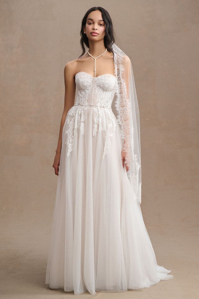 GWEN / Strapless Wedding Dress in Pushup Bustier Style