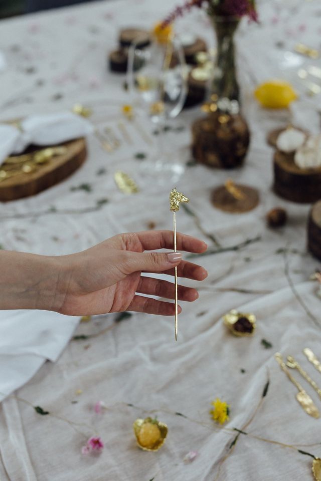 CÂPÂ Jewelry Horse Skewer #1