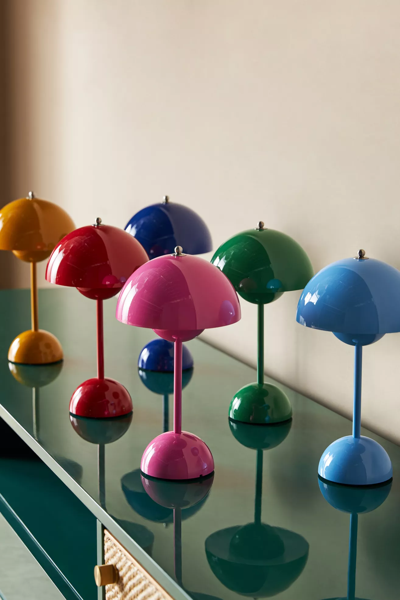 Flowerpot V9 Cordless Rechargeable LED Table Lamp - thumbnail 5