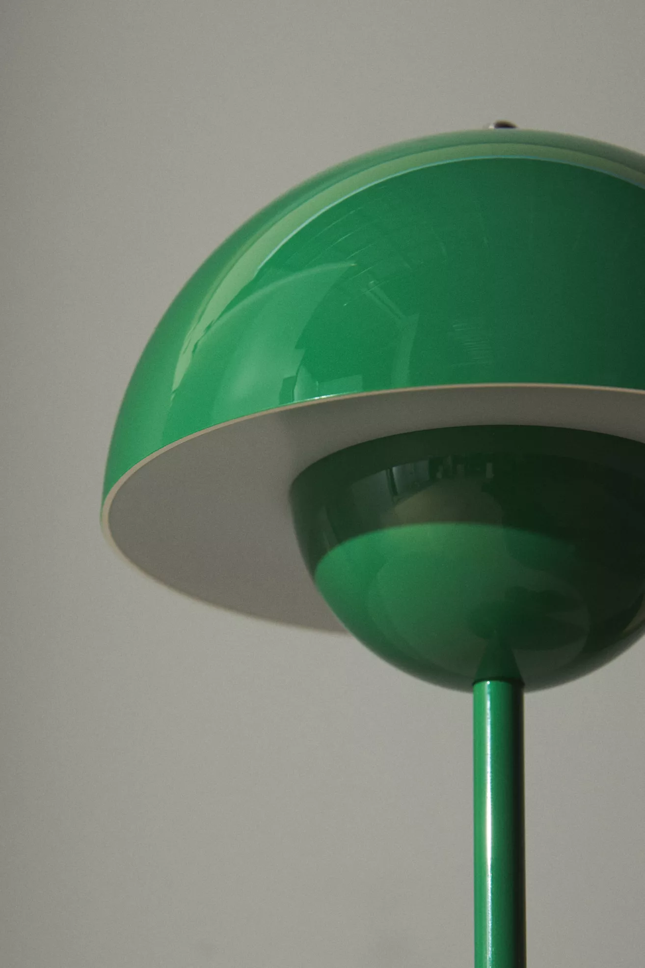 Flowerpot V9 Cordless Rechargeable LED Table Lamp - thumbnail 4