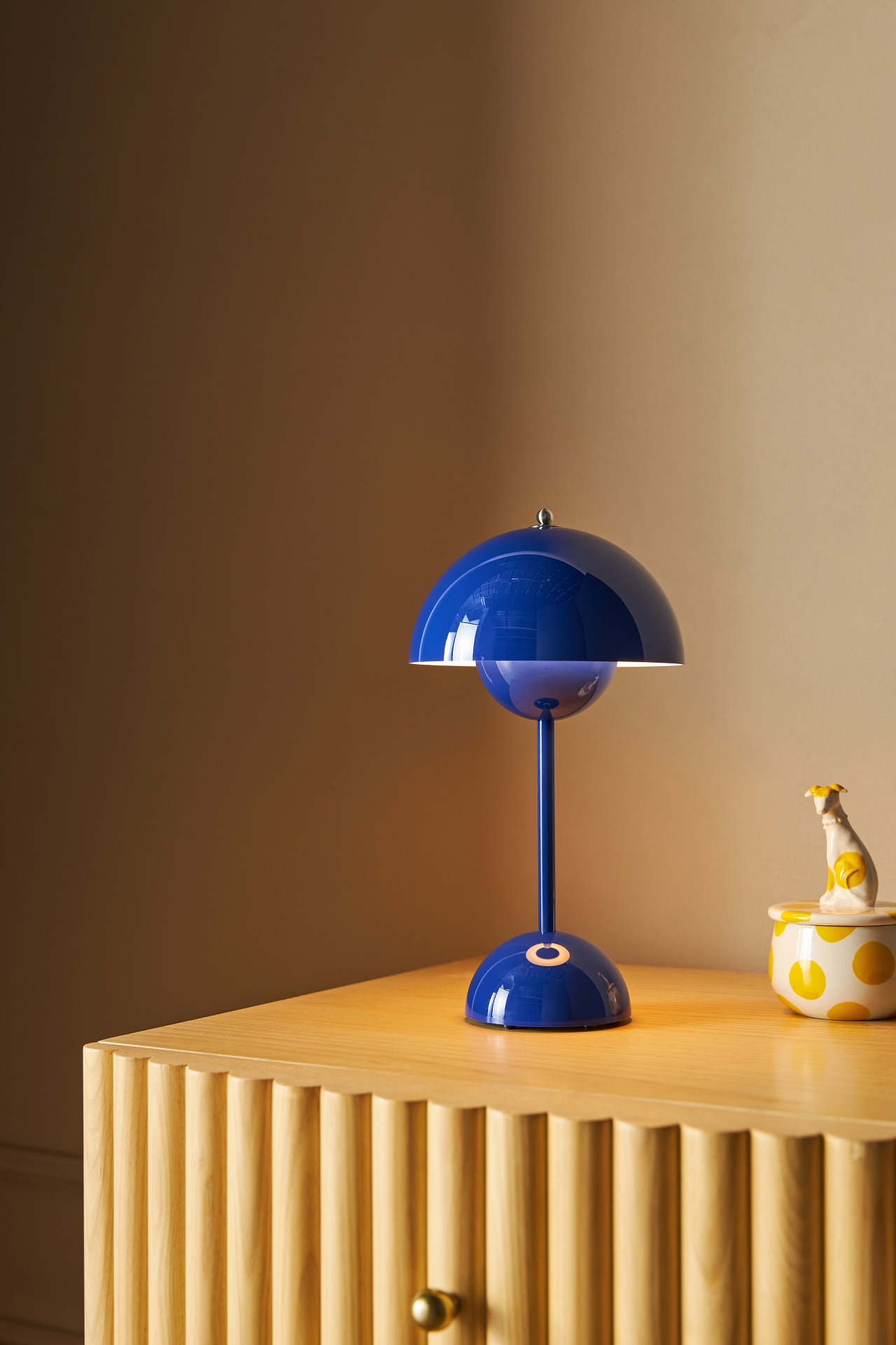 Flowerpot V9 Rechargeable LED Portable Table Lamp