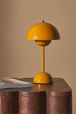 Flowerpot V9 Cordless Rechargeable LED Table Lamp