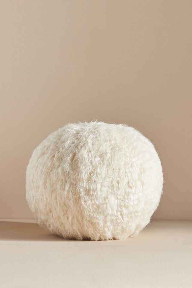 Round faux fur store cushion