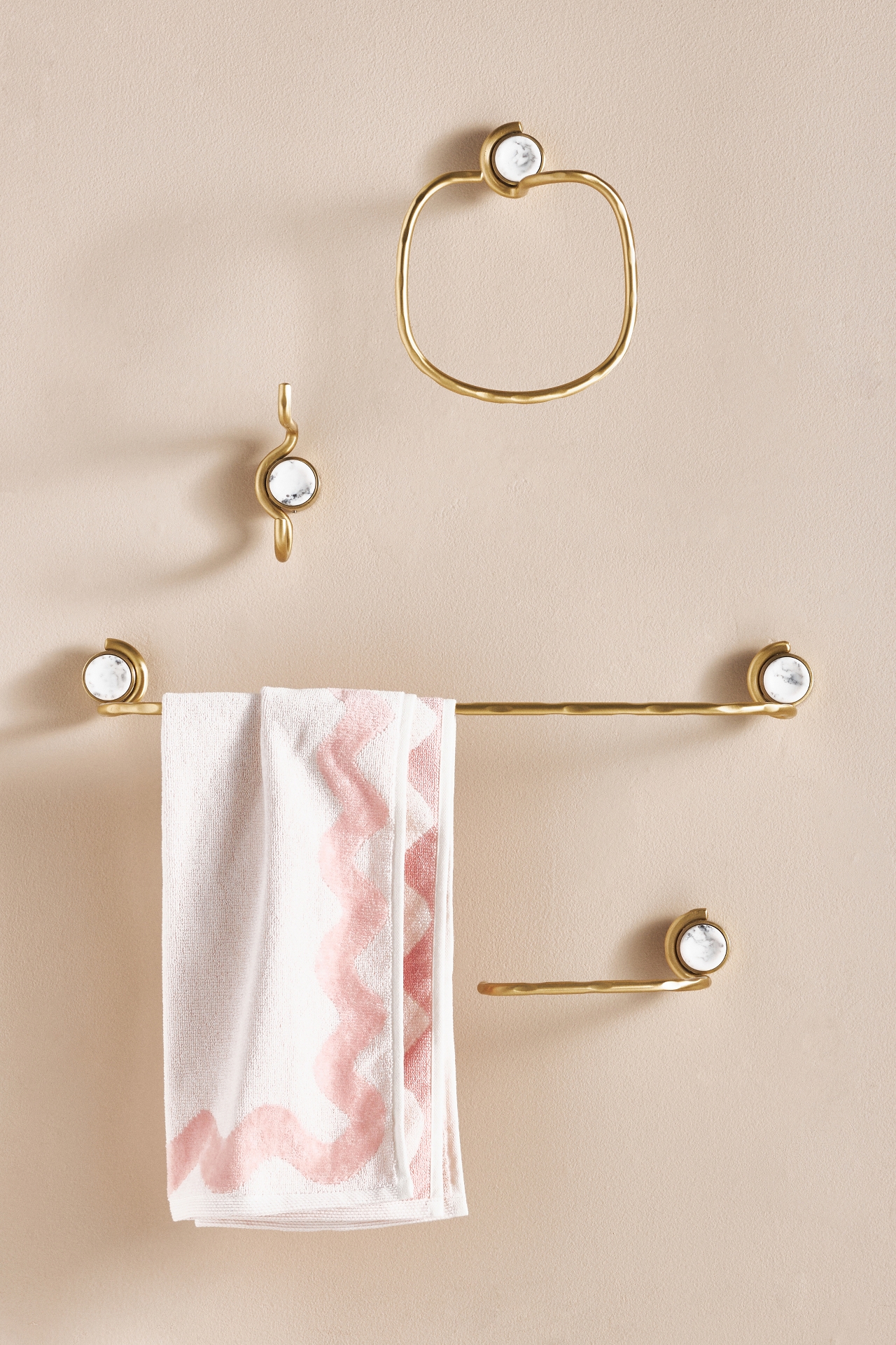 Aino Bath Hook