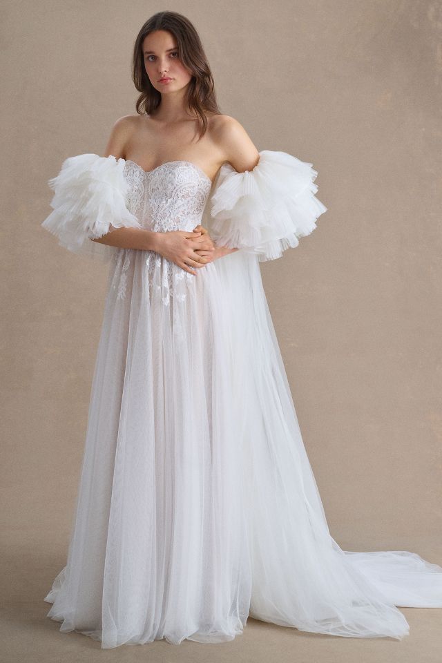 Tulle wedding outlet cape