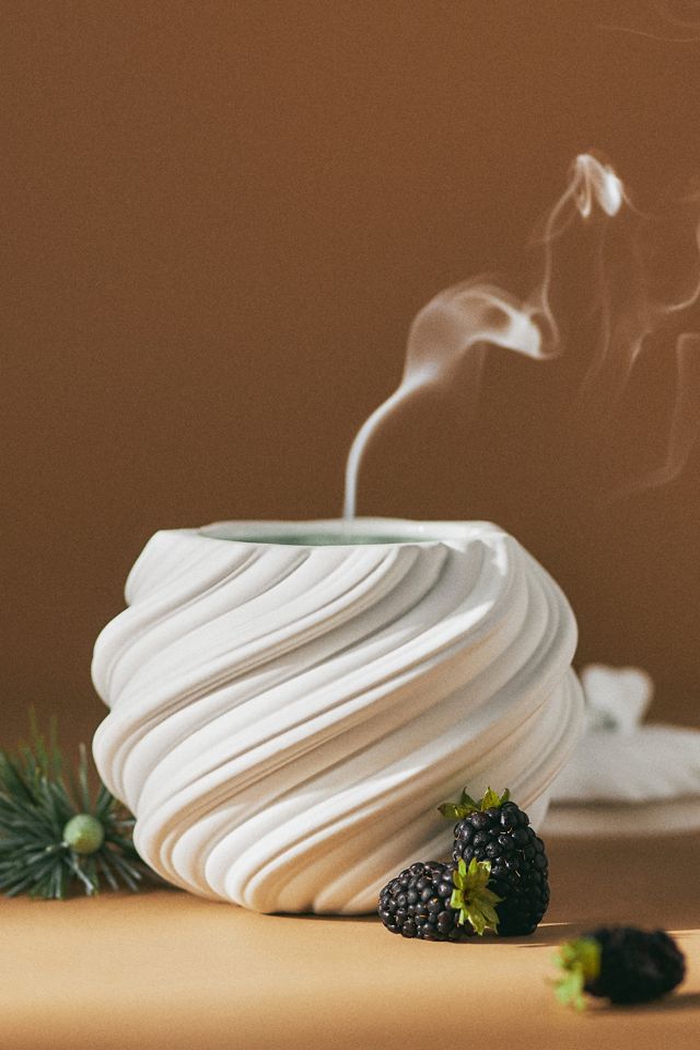 Monti Woody Blackberry Balsam Textural Ceramic Candle #1