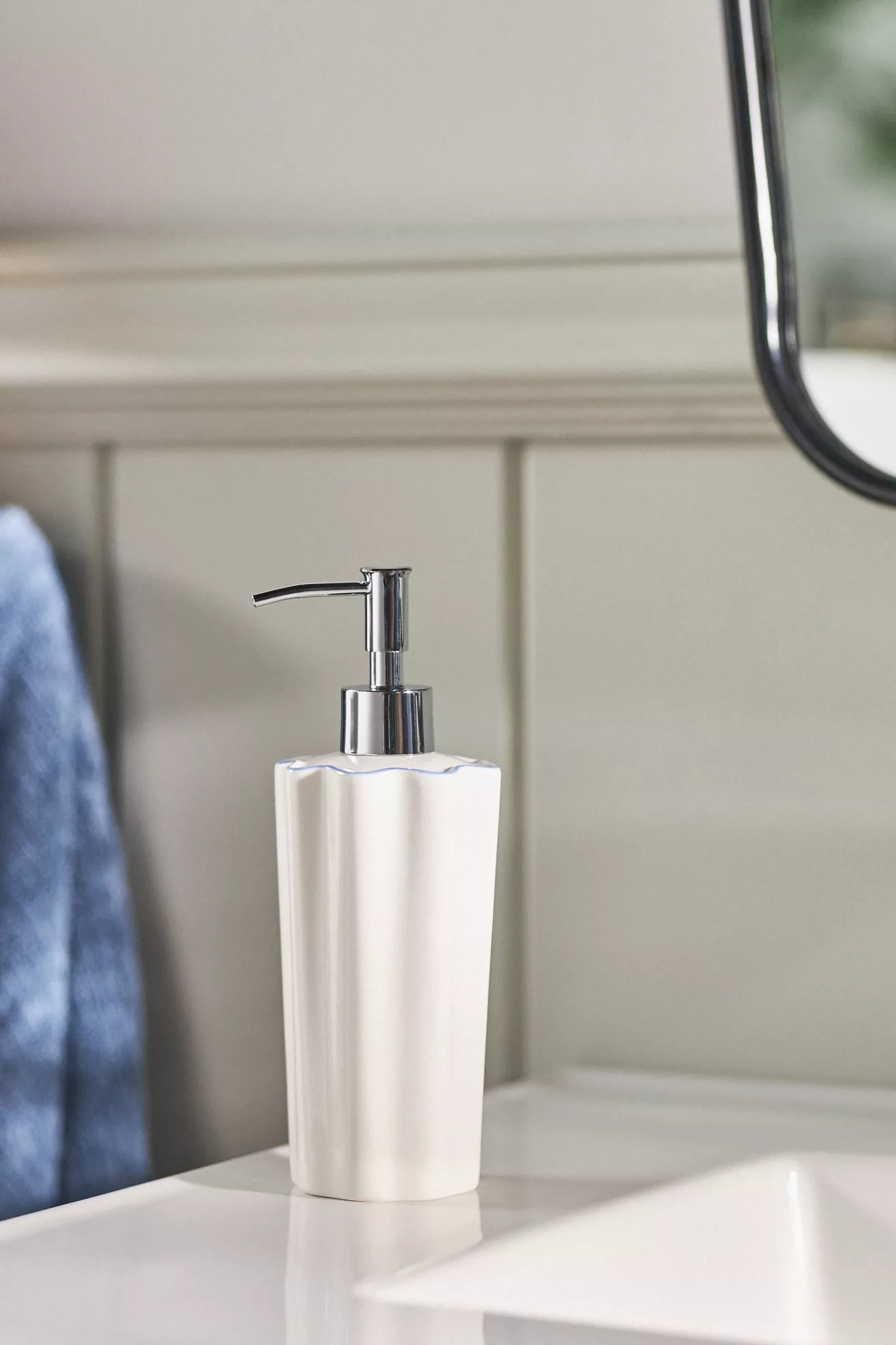 Le Marais Scalloped Bath Dispenser - thumbnail 8