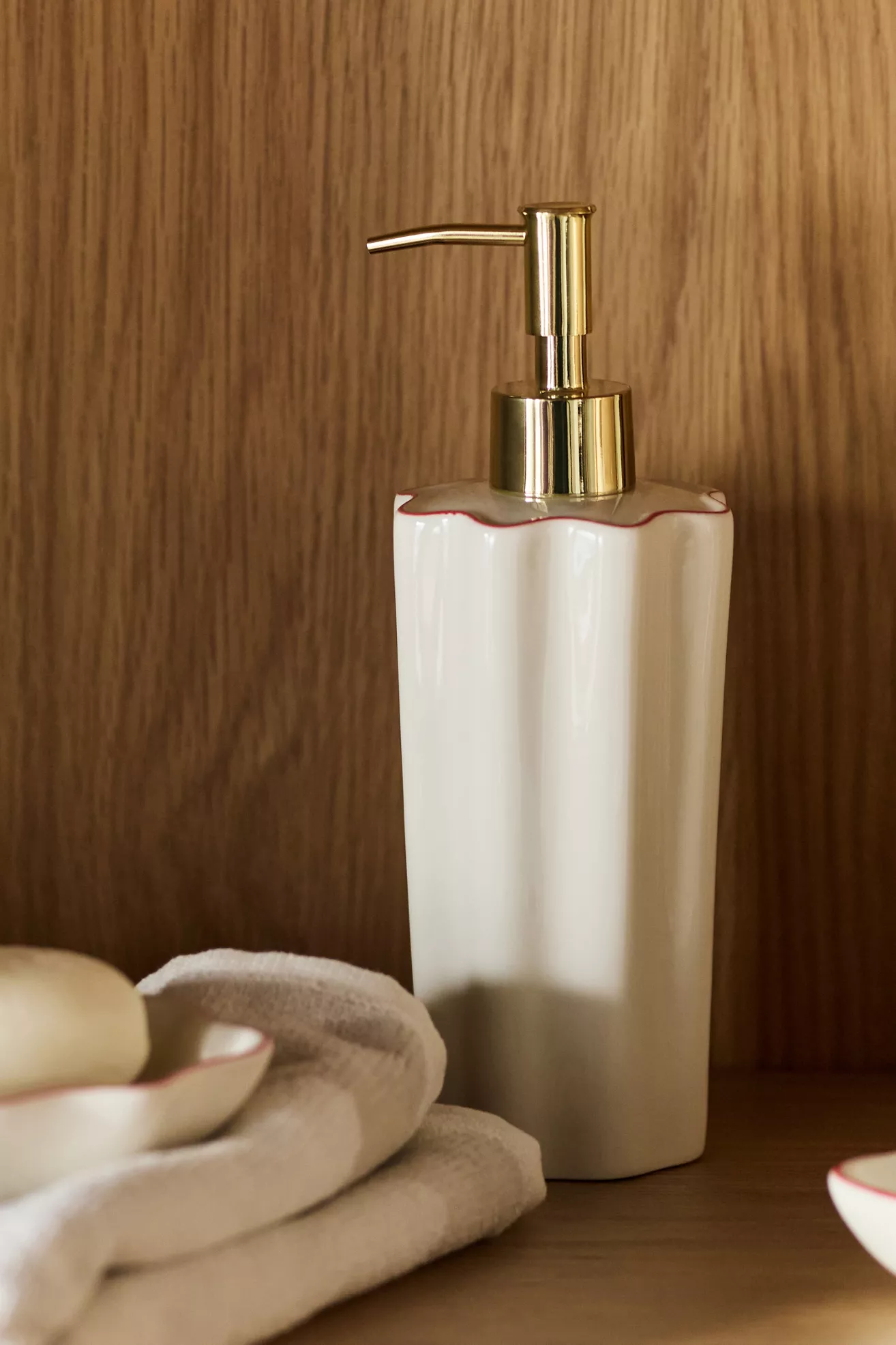 Le Marais Scalloped Bath Dispenser