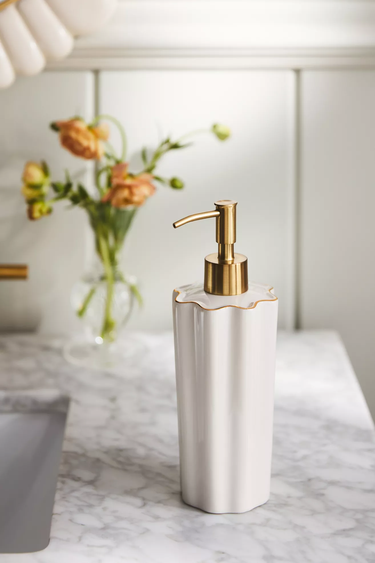 Le Marais Scalloped Bath Dispenser - thumbnail 3