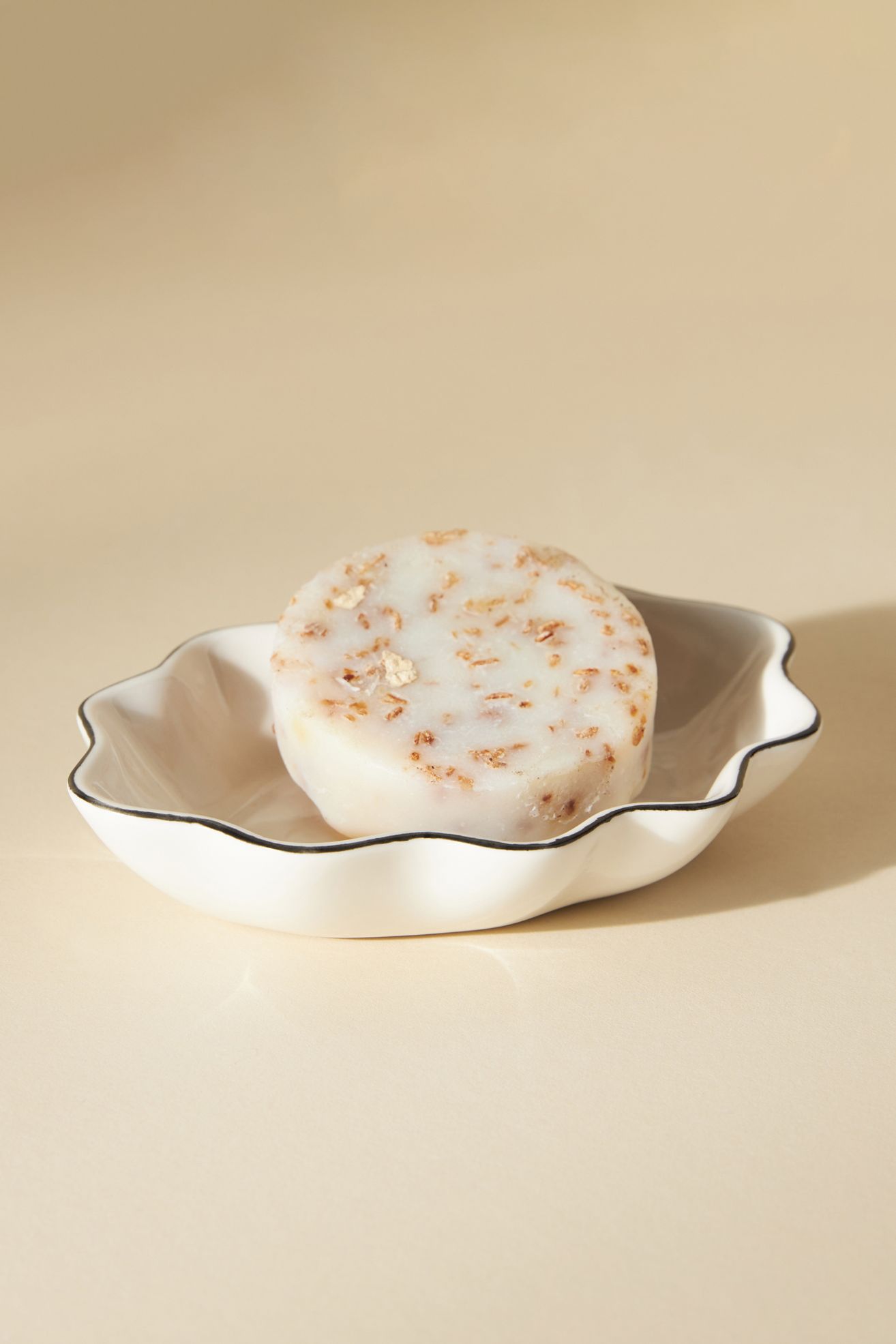 Le Marais Scalloped Soap Dish - Cream + Black Trim, One Size