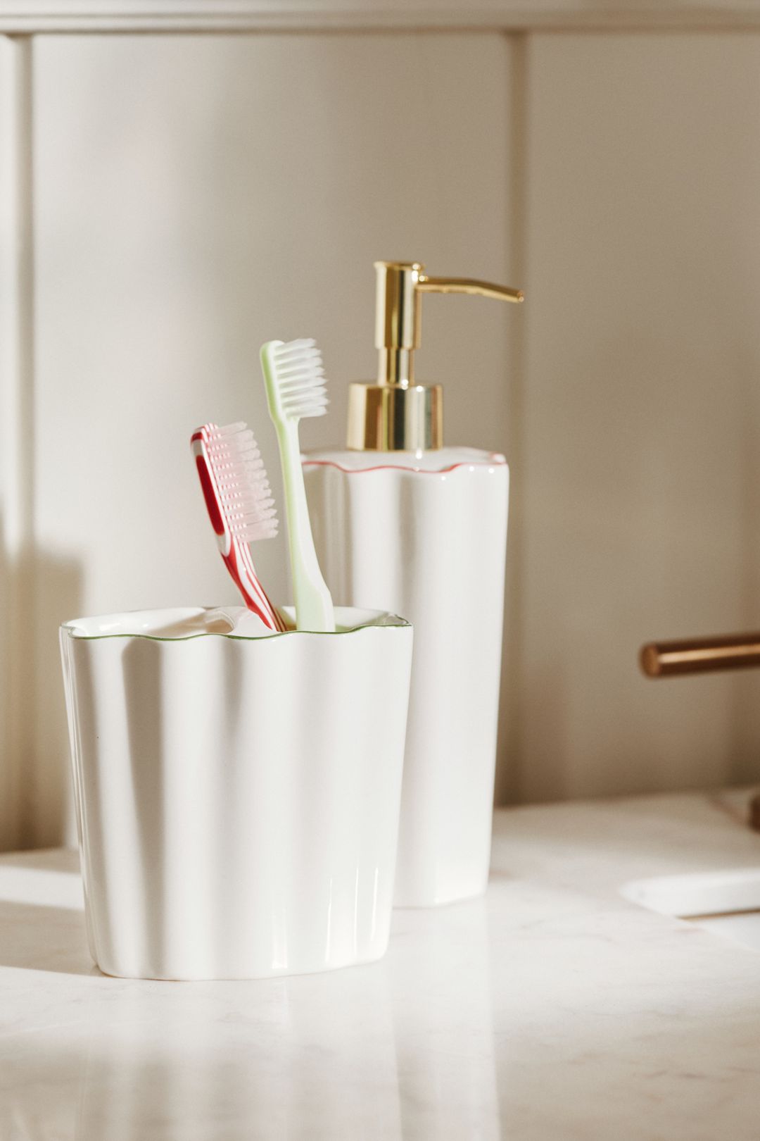 Le Marais Toothbrush Holder - Cream + Green Trim, Standard, One Size