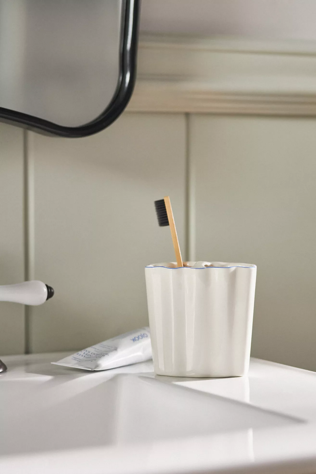 Le Marais Scalloped Toothbrush Holder - thumbnail 6