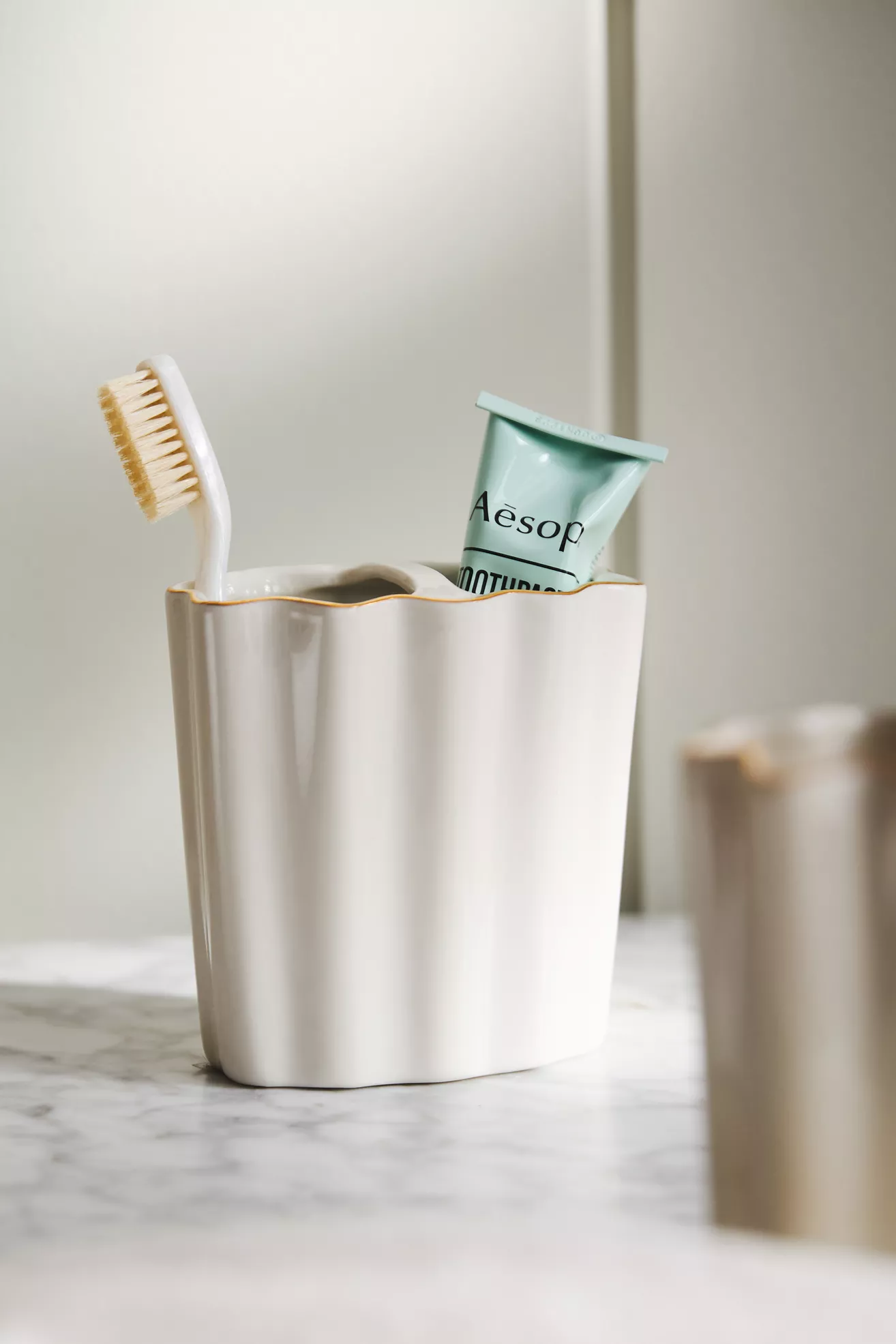 Le Marais Scalloped Toothbrush Holder