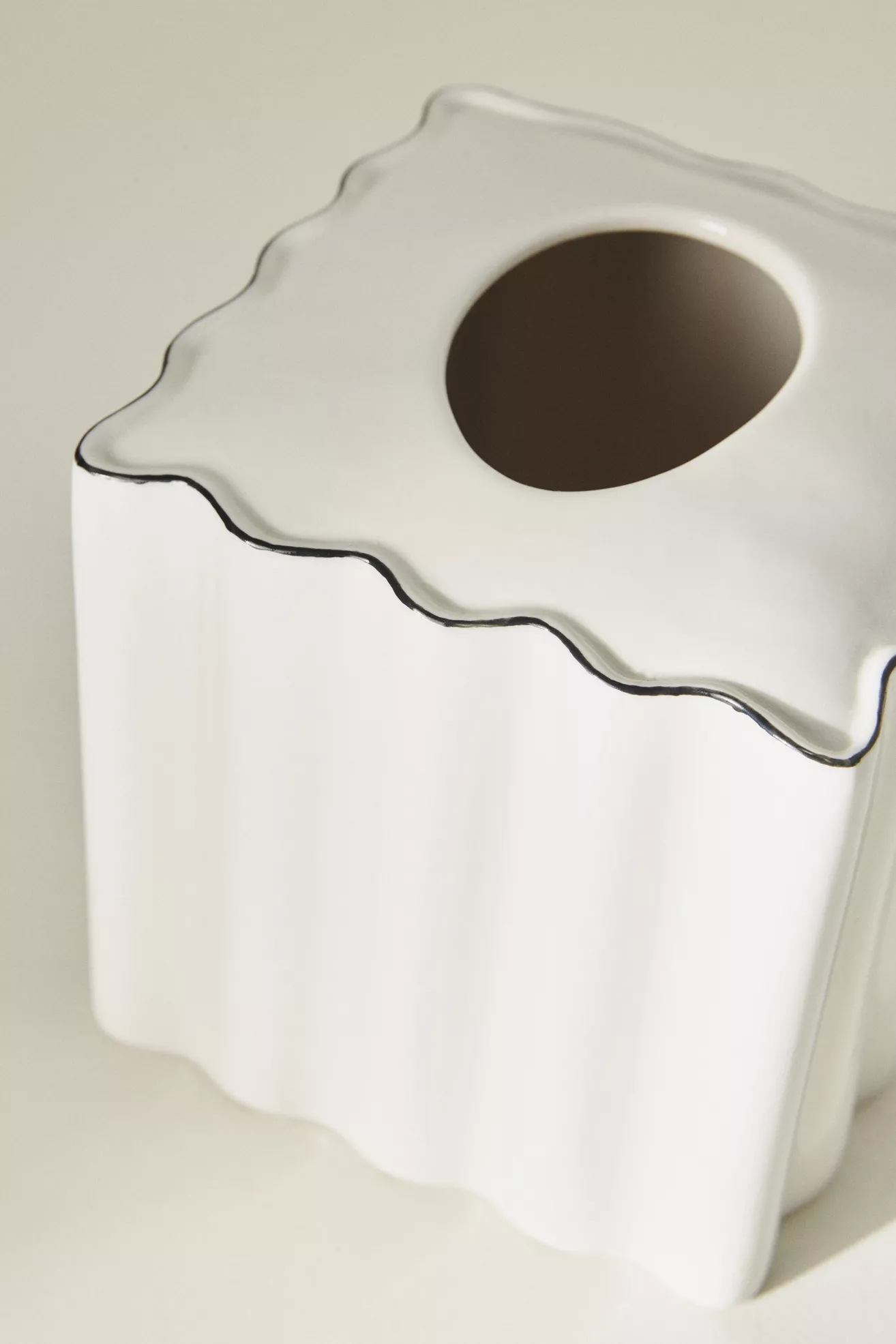 Le Marais Scalloped Tissue Box - thumbnail 4