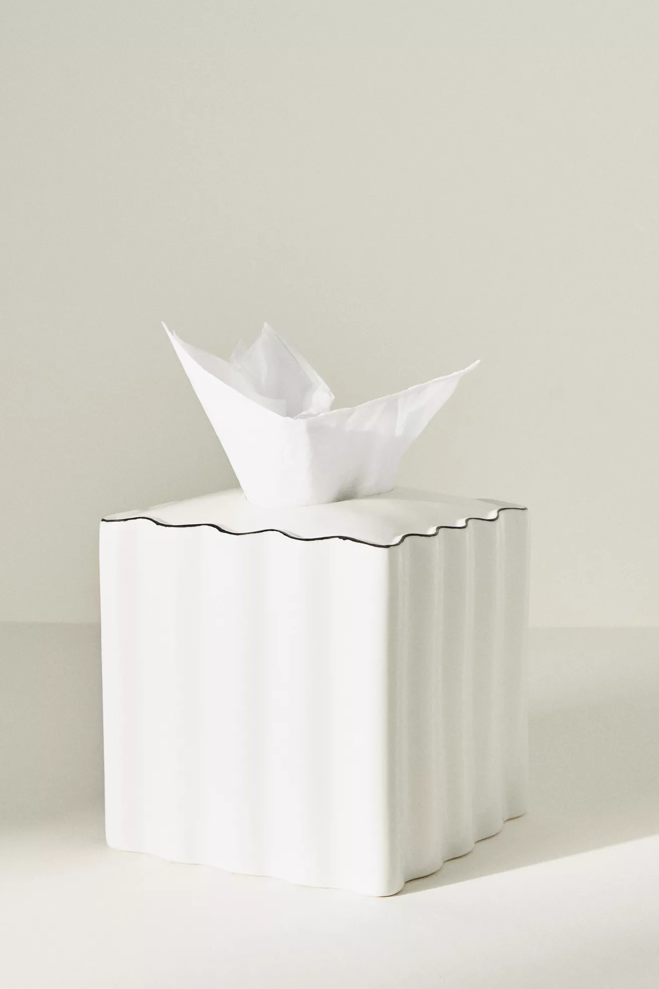 Le Marais Scalloped Tissue Box - thumbnail 3