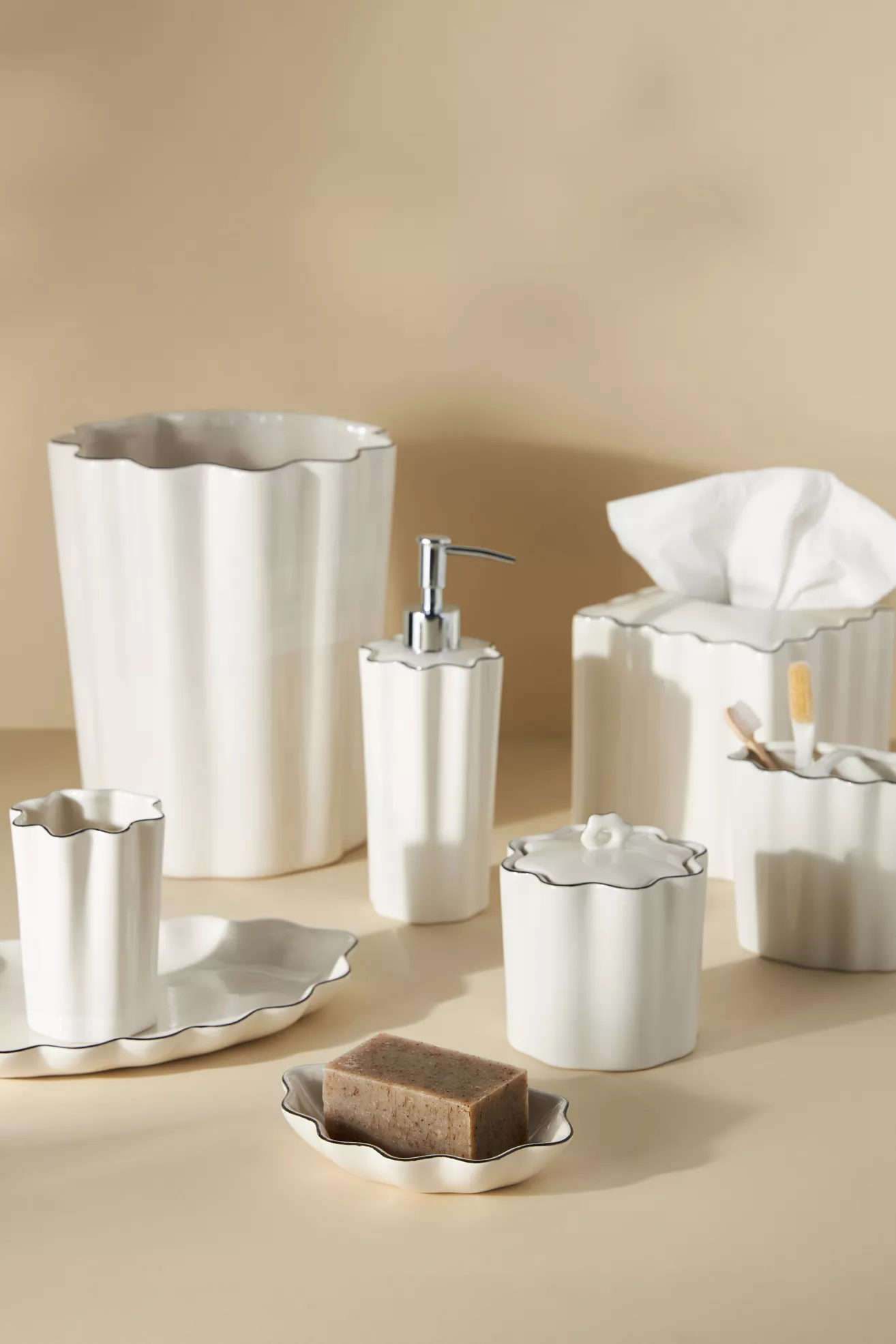Le Marais Scalloped Waste Basket - thumbnail 5