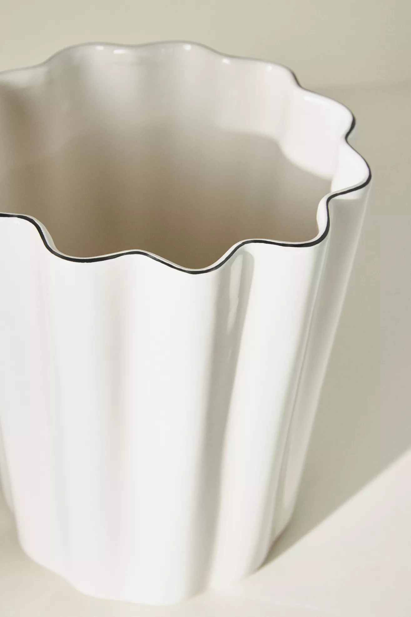 Le Marais Scalloped Waste Basket - thumbnail 4