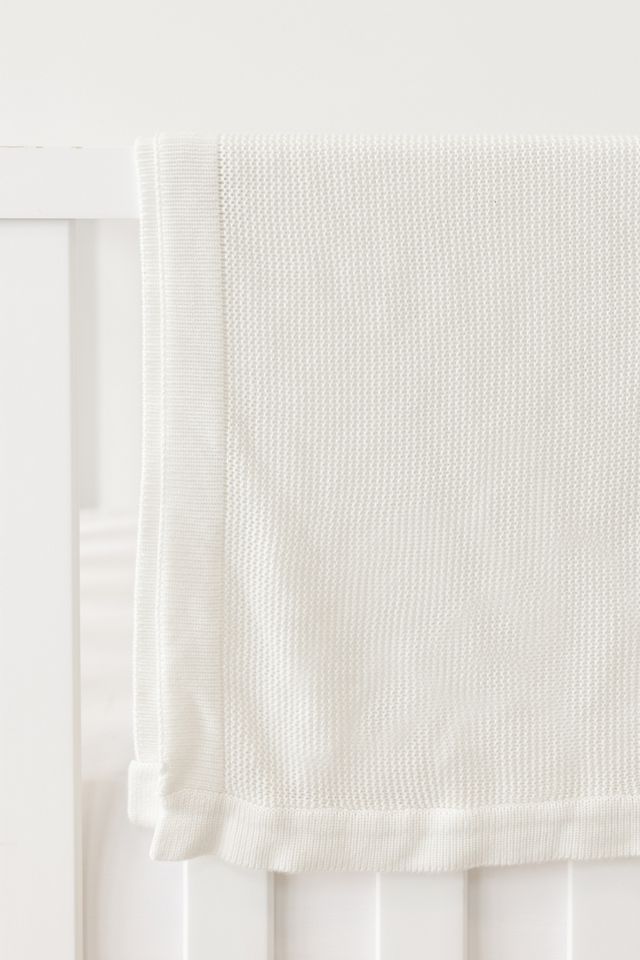 https://images.urbndata.com/is/image/Anthropologie/83928127_010_m?$a15-pdp-detail-shot$&fit=constrain&qlt=80&wid=640