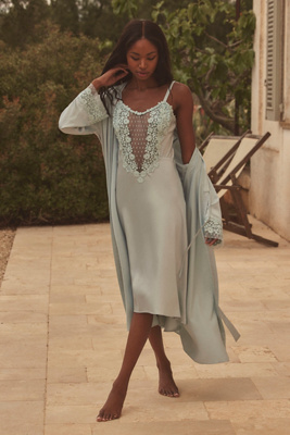 Flora Nikrooz Showstopper Robe in Sky, Size L