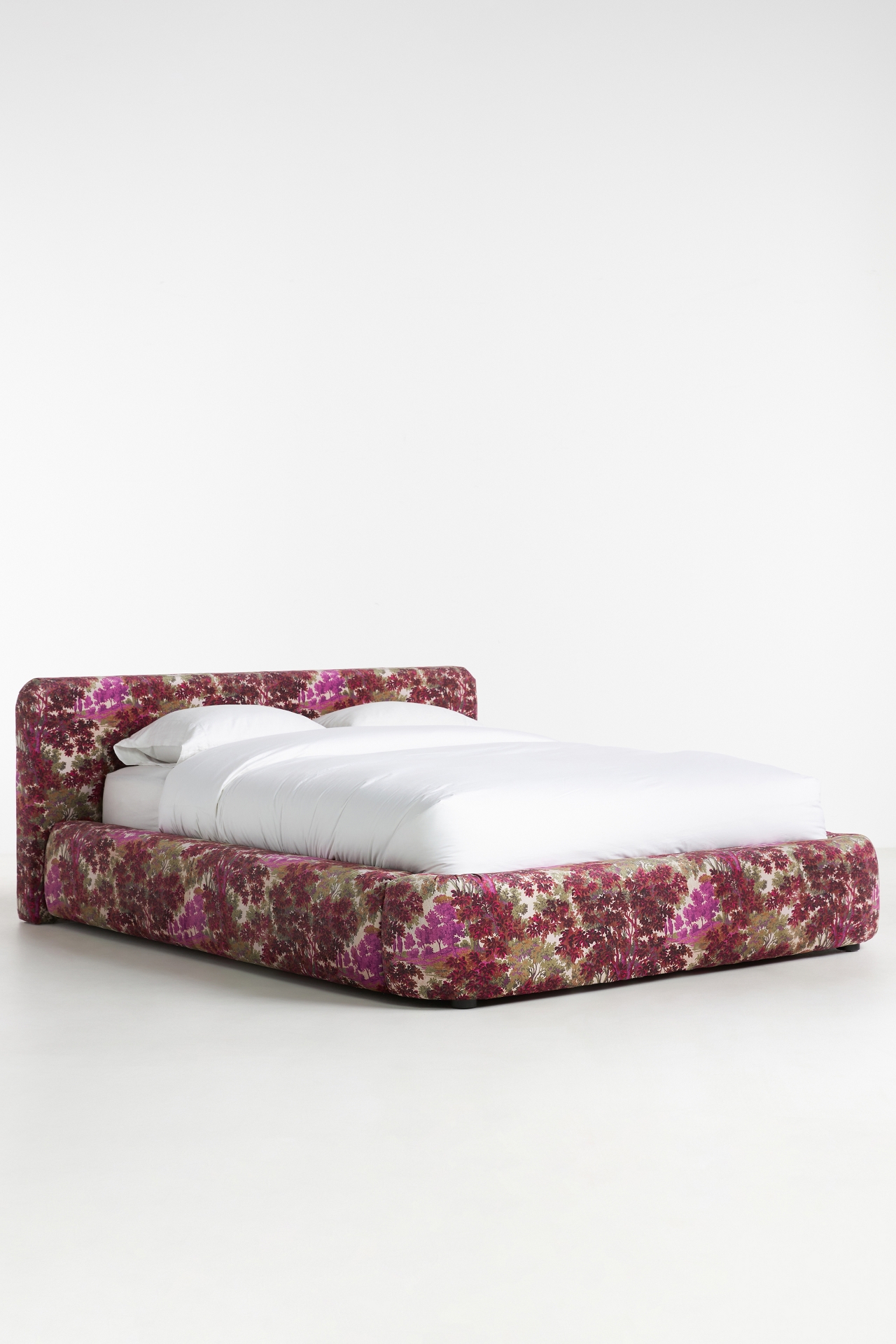 Vienne Velvet Winnie Bed