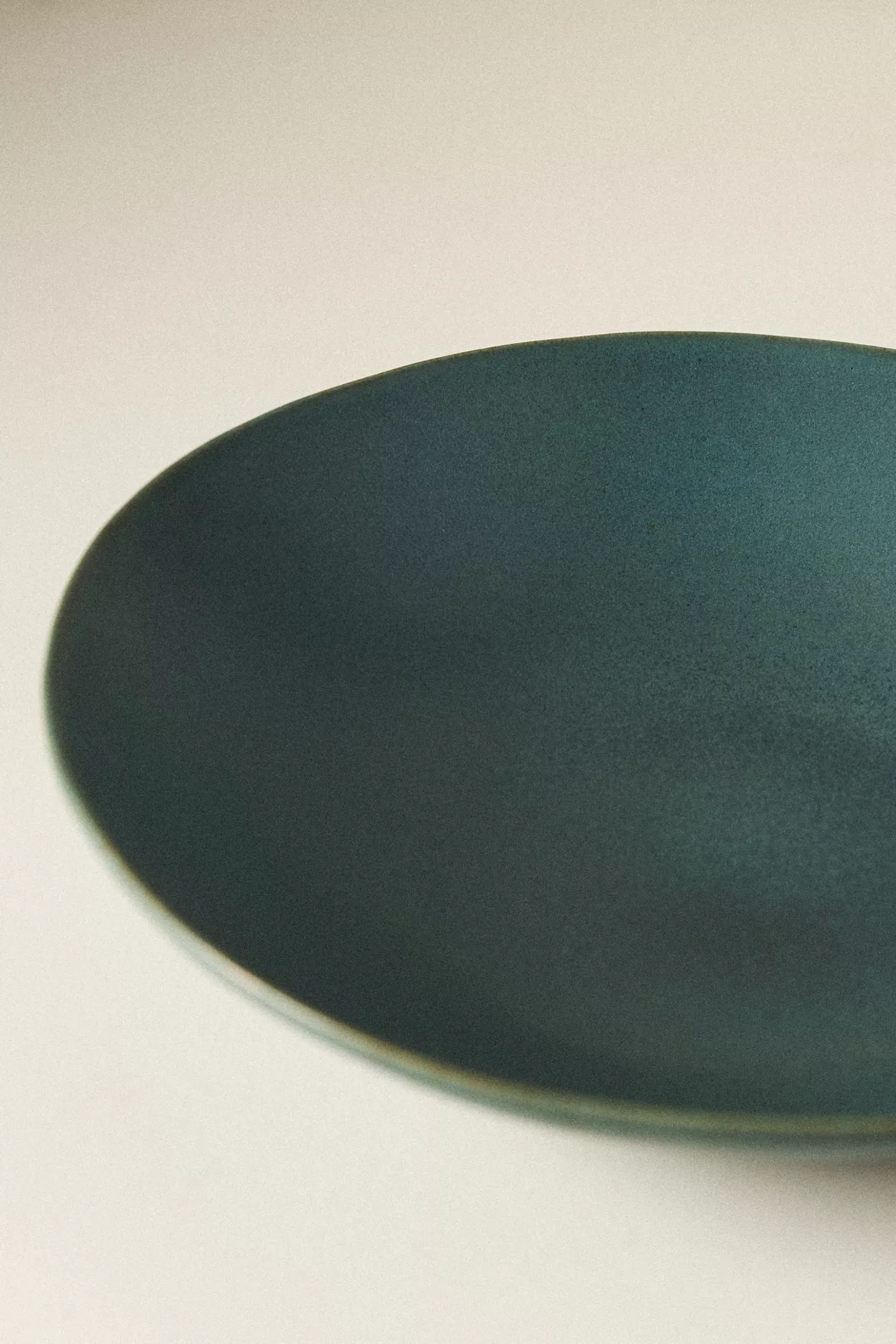 The Jasper Portuguese Stoneware Low Serving Bowl - thumbnail 8