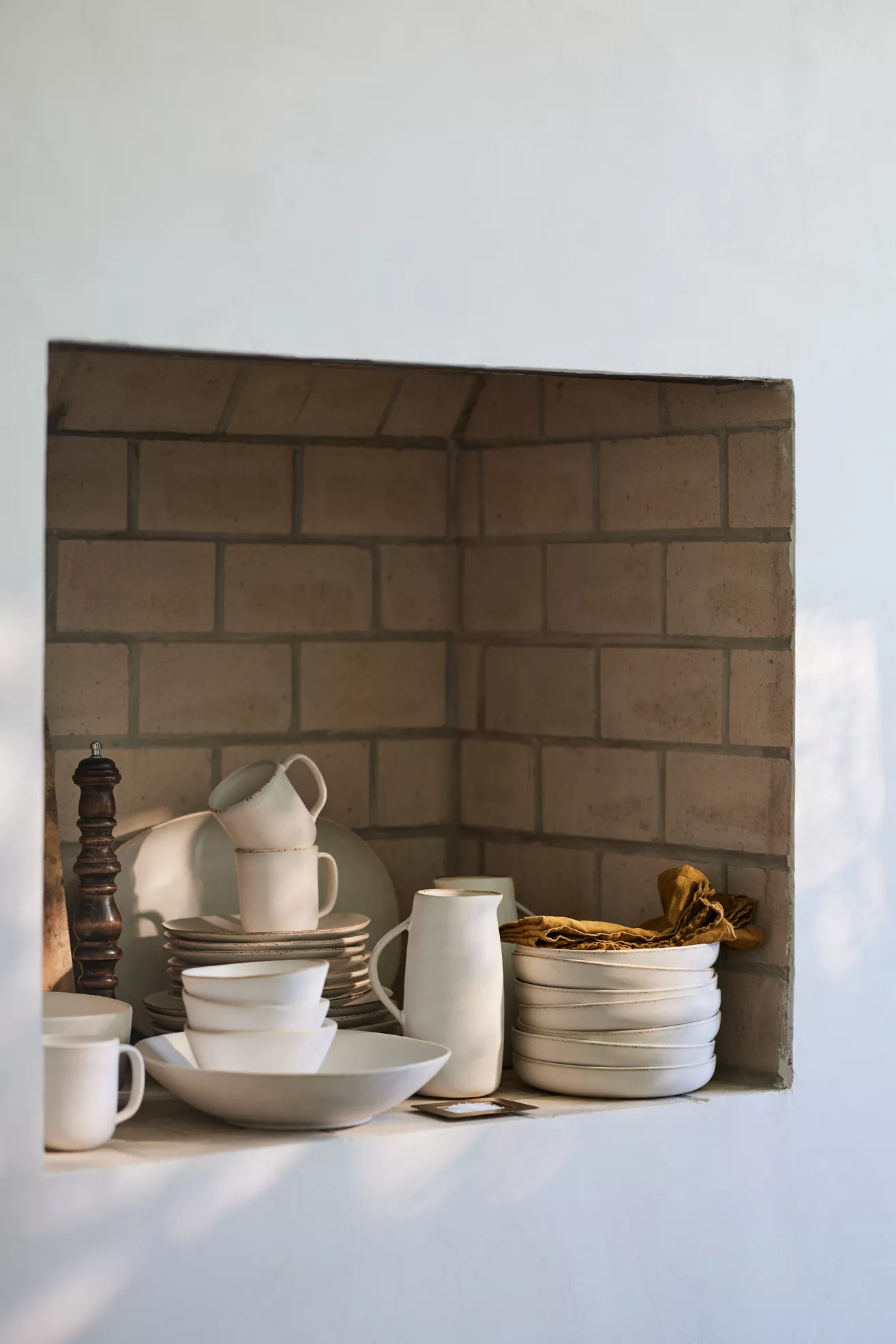 The Jasper Portuguese Stoneware Deep Serving Bowl - thumbnail 2