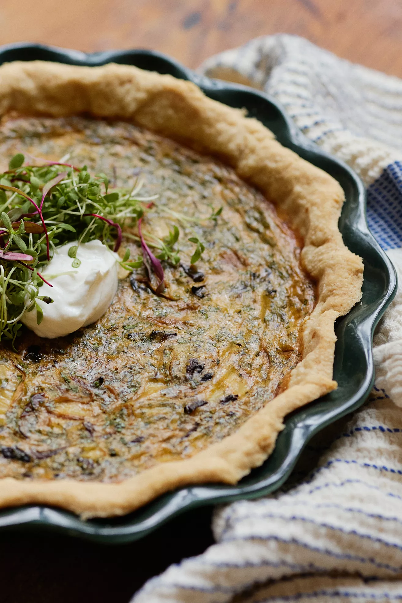 Le Creuset 9" Heritage Pie Dish - thumbnail 2