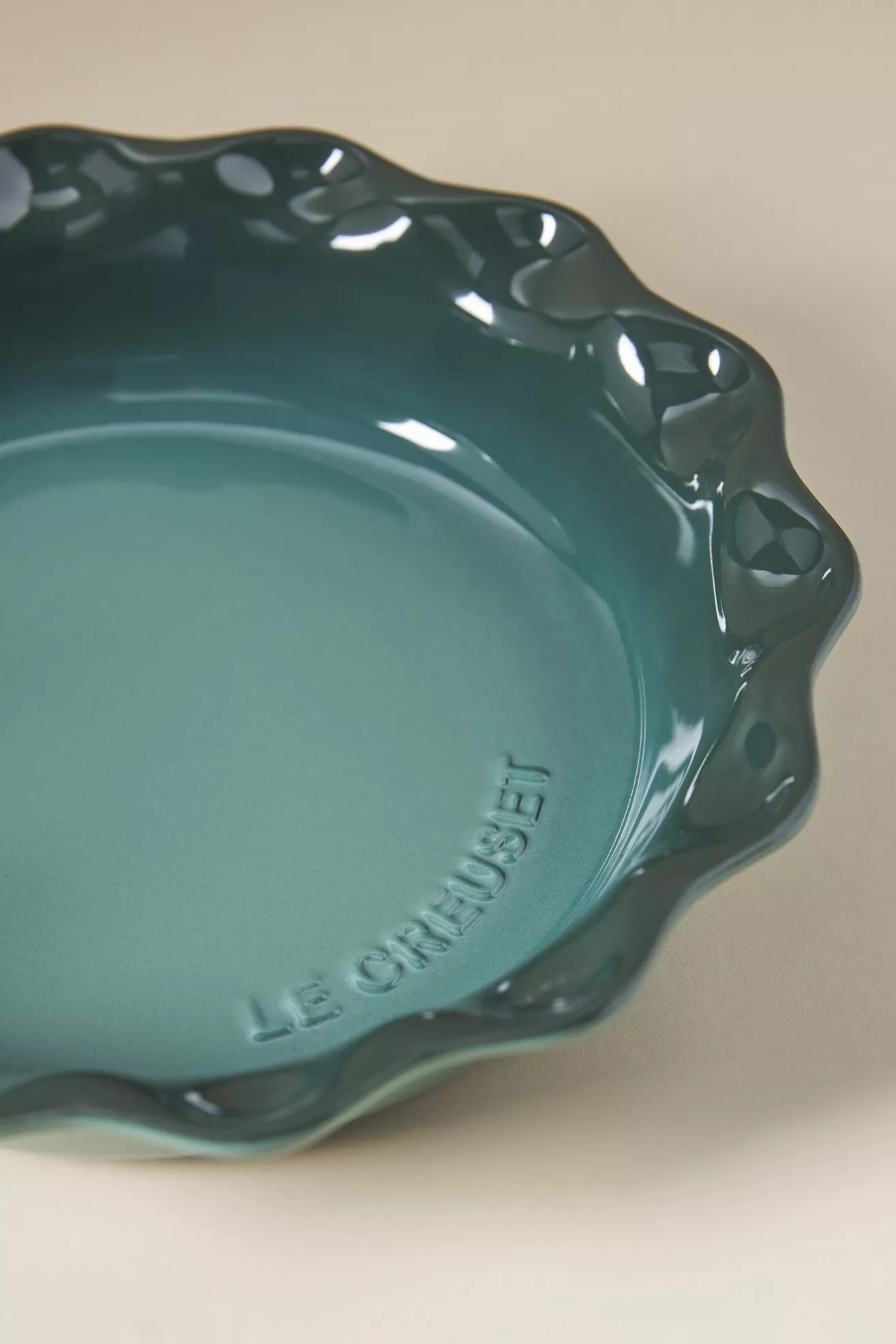 Le Creuset 9" Heritage Pie Dish - thumbnail 3