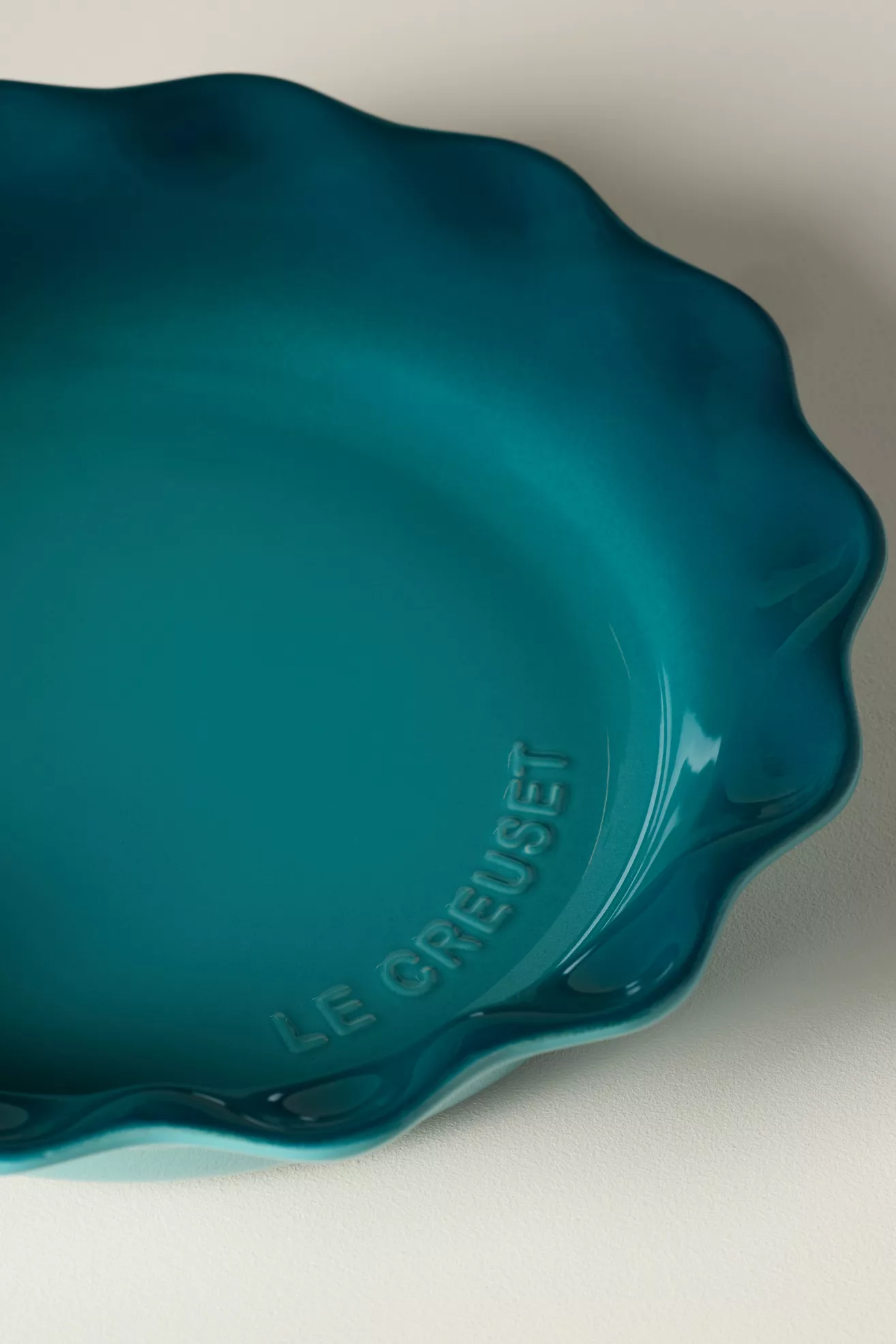 Le Creuset 9" Heritage Pie Dish - thumbnail 5