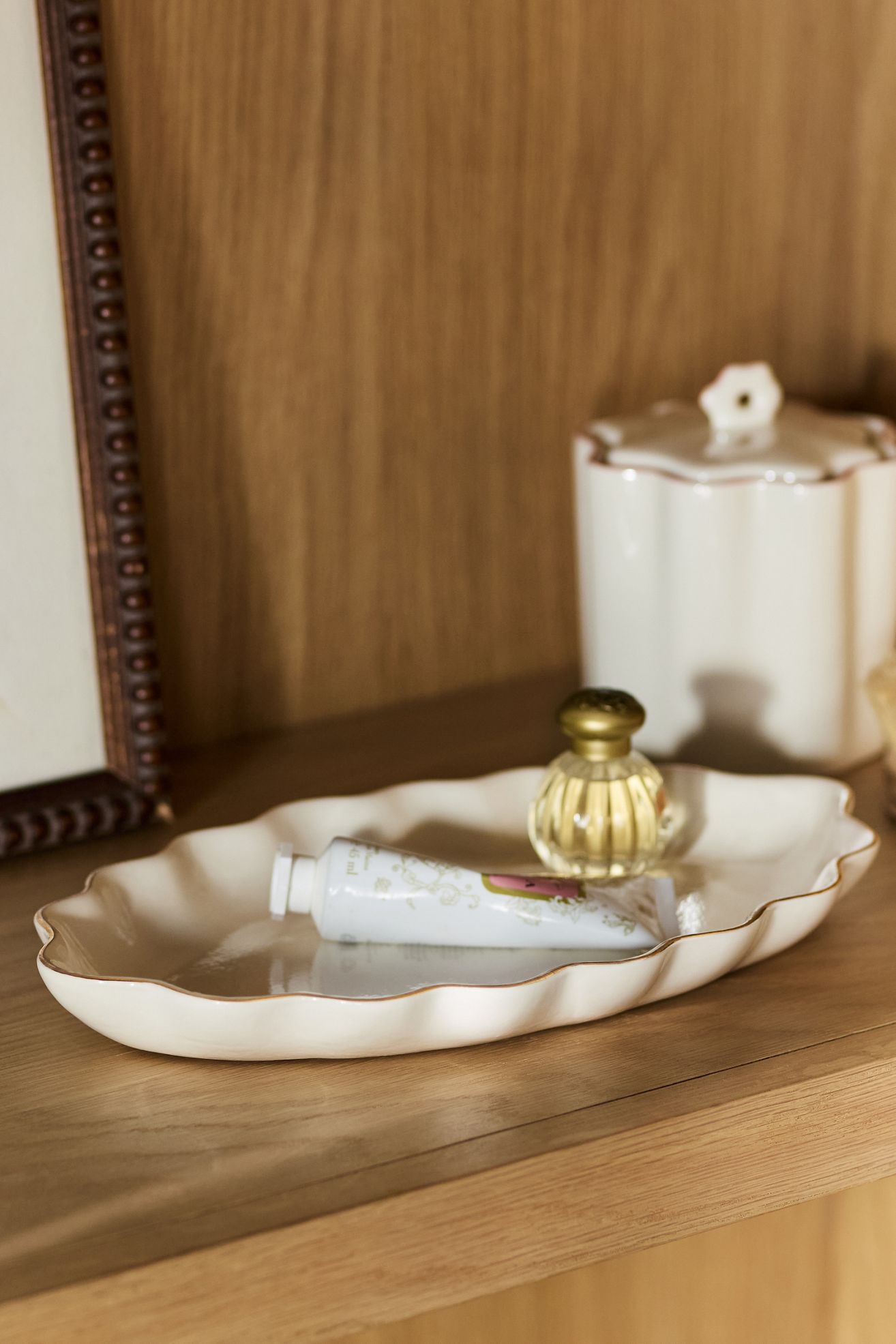 Le Marais Scalloped Tray - Cream + Gold Trim, One Size