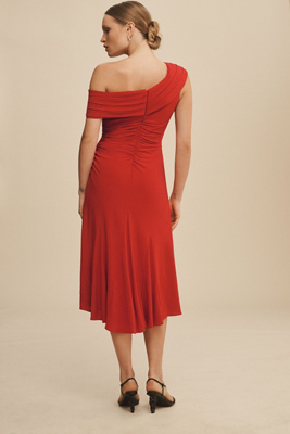 Mac Duggal Ieena For  Ruched Off-the-shoulder Midi Dress In Red