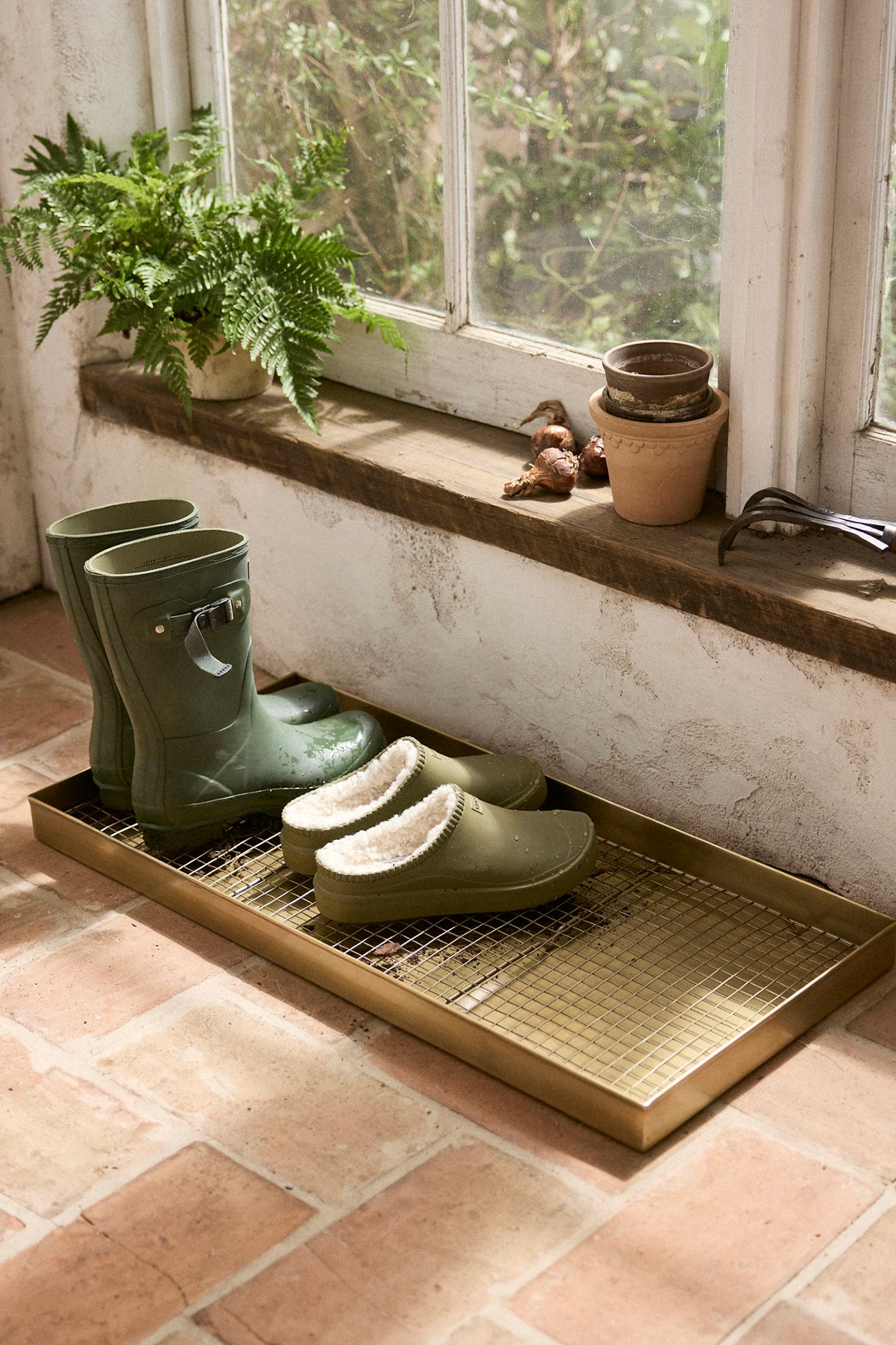 Boot Tray with Interior Grate - Bronze, Standard