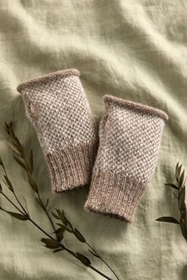 【UGG】★グローブ★ Women's Cable Fingerless Glove UGG® Cable-Knit Fingerless Gloves | Anthropologie