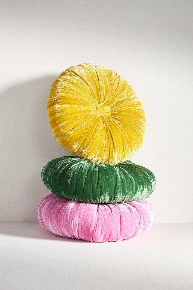 Round store velvet pillow