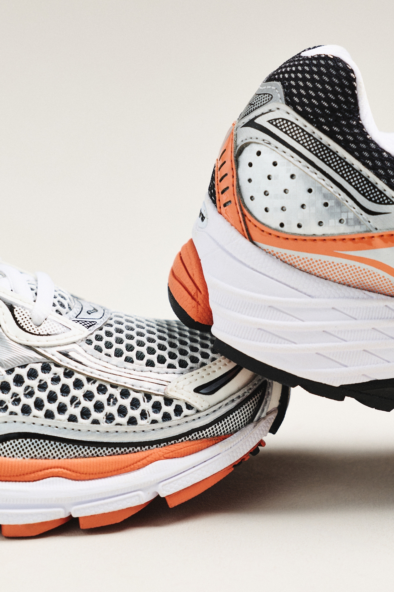 Saucony ProGrid Omni 9 Sneakers