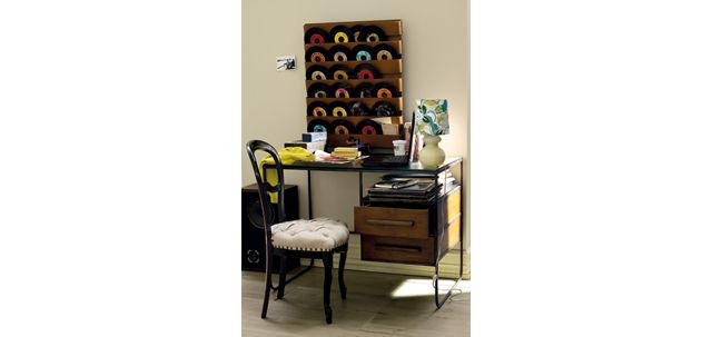Intelligentsia Desk #3