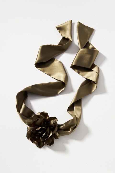 Rosette Choker Necklace