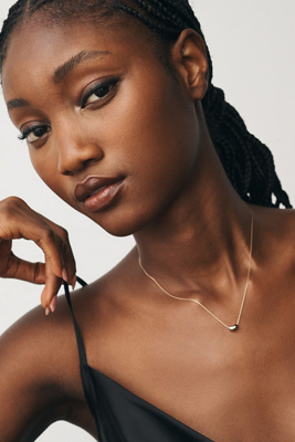 Collier pendentif Tiny Bean par en - By Anthropologie - Modalova